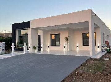 Casa · 180m² · 4 Ambientes · 2 Cocheras · Casa en Venta - 4amb C/ Pileta a Estrenar - Lagos de Canning 1