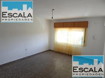 Casa · 55m² · 3 Ambientes · Casa de Pasillo en Planta Alta con Patio