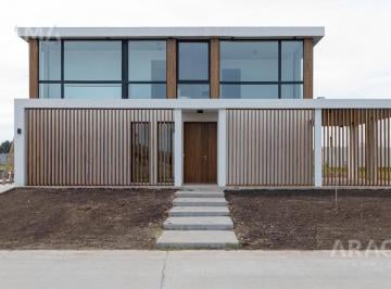 RRA-RR1-33_2 · Casa en Venta en Lares de Canning - Canning