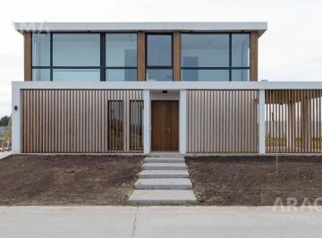 Casa · 132m² · 4 Ambientes · Casa en Venta en Lares de Canning - Canning