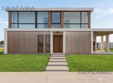 Casa · 132m² · 4 Ambientes · Casa en Venta en Lares de Canning - Canning