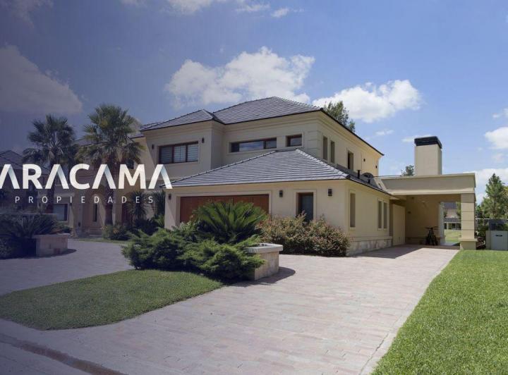 Casa · 680m² · 6 Ambientes · 2 Cocheras