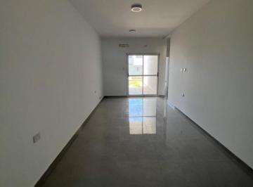 Casa · 90m² · 3 Ambientes · 1 Cochera · Alquiló Casa 2 Dorm, en Una Planta, Piscina Barrio Norte