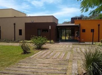 Casa · 194m² · 6 Ambientes · 3 Cocheras · Chacras Open Door, Muy Linda y Amplia Casa con Lote de 4649 m²