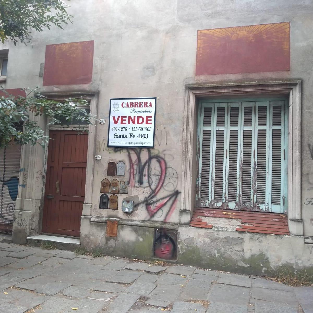 Lote de 8, 66 x 43, 30m2. Superficie total 374, 97m2. Zona: España y Moreno.