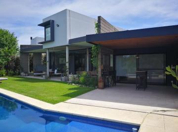 Casa · 330m² · 6 Ambientes · 2 Cocheras · Casa en El Encuentro