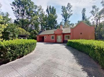 Casa · 140m² · 3 Ambientes · 2 Cocheras · Venta Casa 3 Amb. S/ Lote 4800 m² Campos de Roca