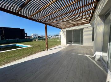 Casa · 146m² · 4 Ambientes · 2 Cocheras · Bella Casa en Manuel Belgrano - Ingeniero Maschwitz