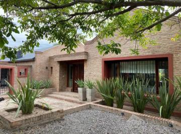 Casa · 400m² · 5 Ambientes · 3 Cocheras · Casa en Venta Villa Allende Golf