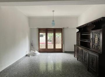 Casa · 81m² · 3 Ambientes · Casa en Alquiler - 2 Dorm. 1 Baño - 81 m² - La Plata