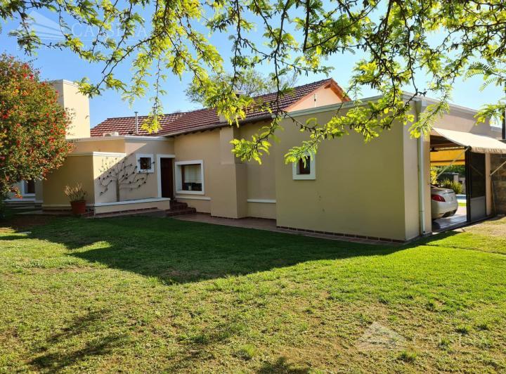 Casa · 258m² · 4 Ambientes · 2 Cocheras