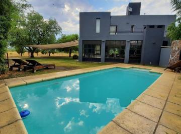 Casa · 250m² · 6 Ambientes · 2 Cocheras · Casa en Venta Country San Isidro