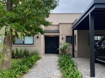 Casa · 186m² · 5 Ambientes · 6 Cocheras · Casa a La Venta en San Matías Escobar