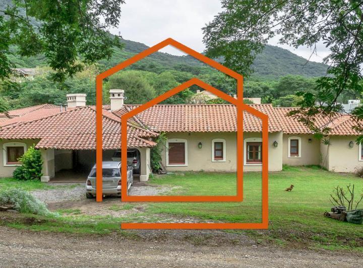 Casa · 480m² · 3 Dormitorios · 2 Cocheras