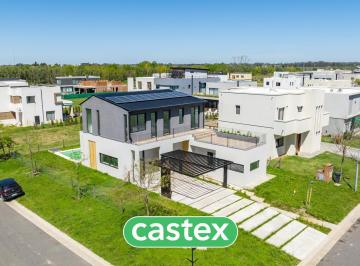 Casa · 167m² · 5 Ambientes · 2 Cocheras · Casa a La Venta con Pileta en Araucarias, Puertos, Escobar