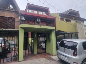 Casa · 90m² · 5 Ambientes · 1 Cochera · En Venta en Ciudad Jardin Duplex 5 Ambientes con 5 m de Frente por 25 m de Fondo; Cochera