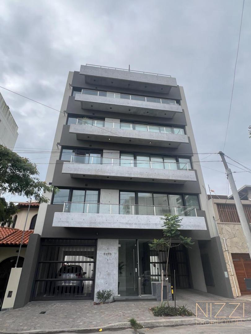 Piso de 152m2 en Guemes, 4 ambientes con cochera a la calle a la venta con terraza con parrilla a estrenar