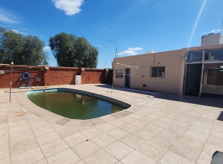 Casa · 200m² · 5 Ambientes · 2 Cocheras