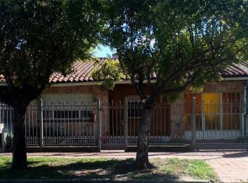 Casa de 4 ambientes, Esteban Echeverría · Chalet en Venta