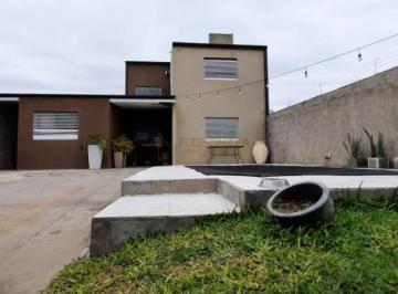 Casa · 250m² · 4 Ambientes · Vendo Casa 3 Dorm., Garaje, Piscina y Quincho