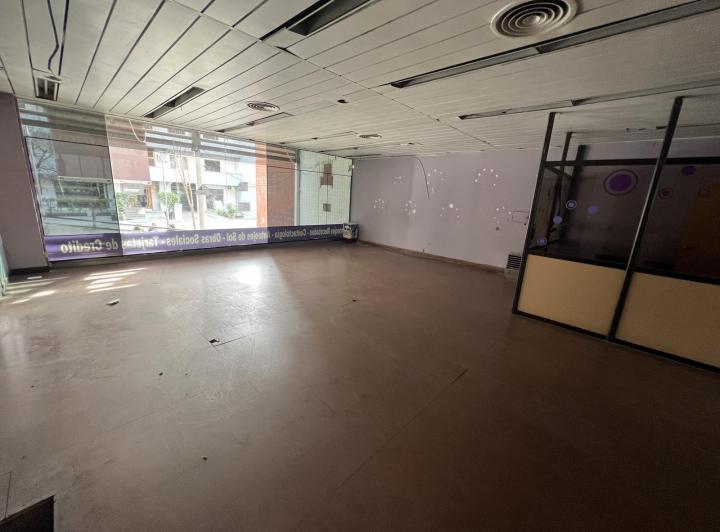 Local comercial · 2500m² · 12 Dormitorios · 14 Cocheras