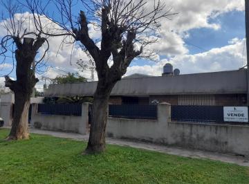 Casa · 132m² · 3 Ambientes · 1 Cochera · Venta - Casa con Terreno