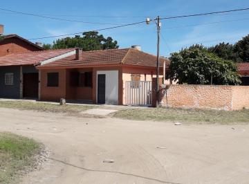 Casa · 102m² · 5 Ambientes · 1 Cochera · Casas en Venta - 4 Dorm. 2 Baños - Cochera - 220 m² - Santa Teresita