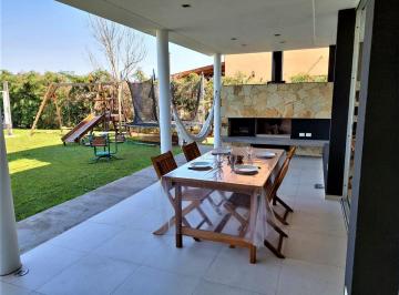 Quinta vacacional · 260m² · 5 Ambientes · 4 Cocheras · Alquiler Anual Casa a Laguna, San Benito Villanueva de Diseño