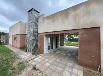 Casa · 115m² · 3 Ambientes · 1 Cochera · Casa en Alquiler Loteo Los Alamos