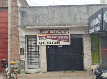 PH de 4 ambientes, Lanús · Oportunidad. Casa Multi Familiar. Propied. Consta de un Local y Dos P. H. Muy Bien Ubicada