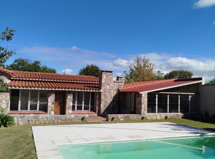 Casa · 160m² · 2 Dormitorios