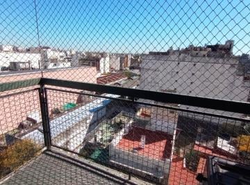 Departamento · 62m² · 3 Ambientes · 3 Ambientes Al Frente C/ Balcon, Muy Buen Estado y Ubicación