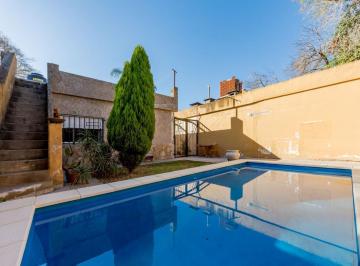 Casa · 115m² · 5 Ambientes · 1 Cochera · Venta - Casa 3 Dorm. con Pileta y Galería con Parrillero - Alberdi, Rosario