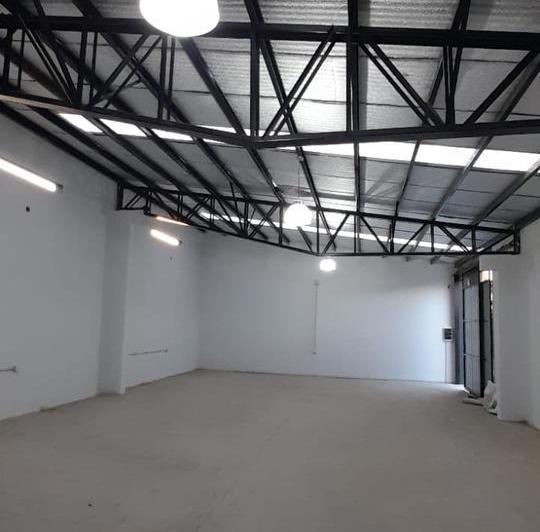 Local comercial · 180m²