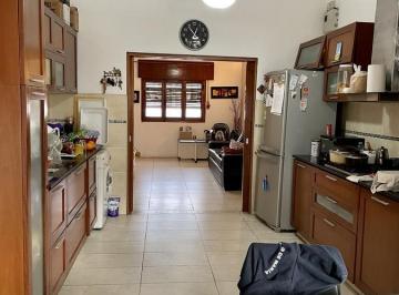 Casa · 186m² · 5 Ambientes · 2 Cocheras · Venta Casa 3 Dorm. y Local Esquina - Barrio General Bustos, Córdoba
