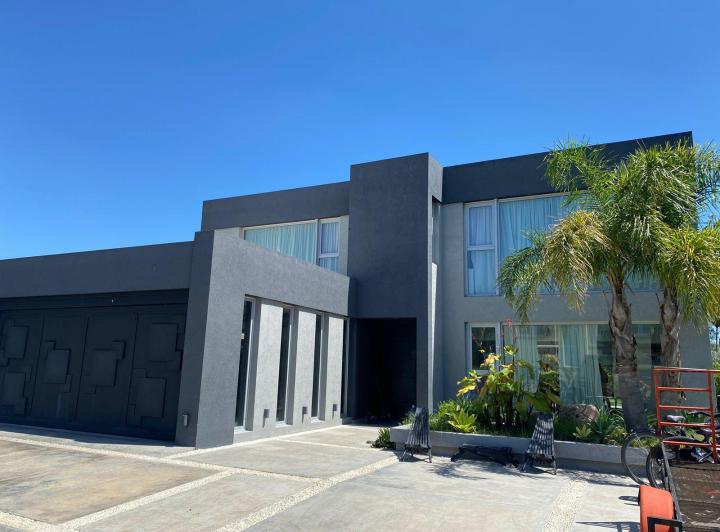 Casa · 520m² · 6 Ambientes · 4 Cocheras