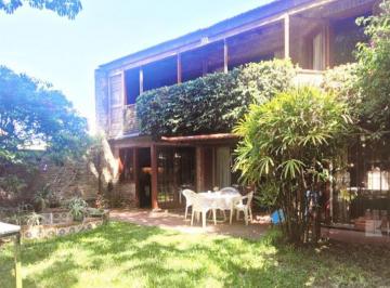 Casa · 300m² · 7 Ambientes · 2 Cocheras · Casa en Vicente Lopez