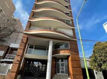 Departamento · 200m² · 6 Ambientes · 2 Cocheras · Piso en Venta - 19 de Mayo 541