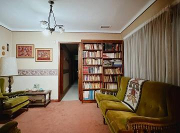 Casa · 180ha · 4 Ambientes · 1 Cochera · Muy Buena Propiedad Zona Teatro Municipal