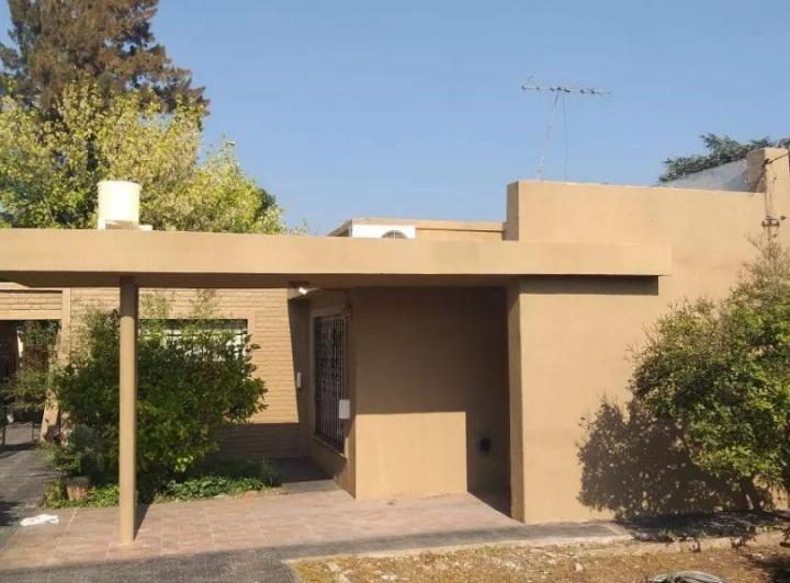 Casa · 130m² · 6 Ambientes · 4 Cocheras