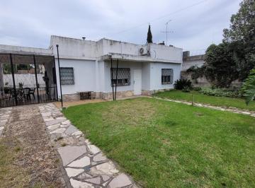 Casa · 100m² · 3 Ambientes · 1 Cochera · Casa 3 Ambientes con Parque Cochera en Venta - Morón