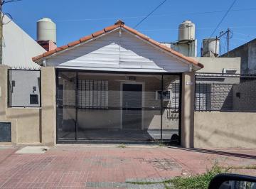 Casa de 3 ambientes, Lanús · Preciosa Casa en Venta!