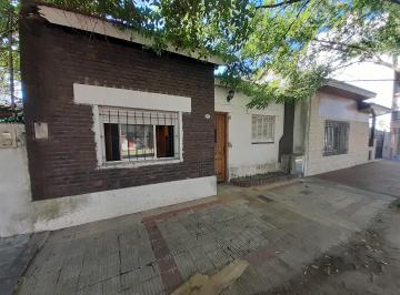 Casa de 4 ambientes, Lanús · Casa Sobre Lote Propio de 4 Ambientes con Jardín!