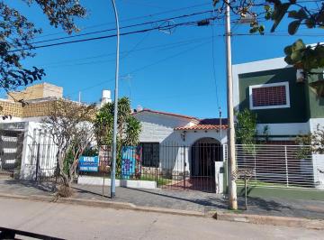 Casa en Venta de 2 ambientes Juniors · B° Junior Vendo Casa Dos Dor con Pileta, Living Comedor y Patio
