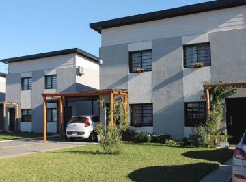 Casa · 72m² · 3 Ambientes · 2 Cocheras · Venta con Renta