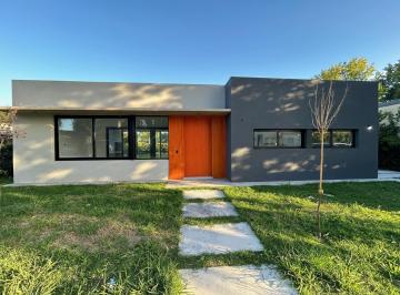 Casa · 110m² · 4 Ambientes · 2 Cocheras · Muy Buena Casa en Construcción Sobre Lote Central