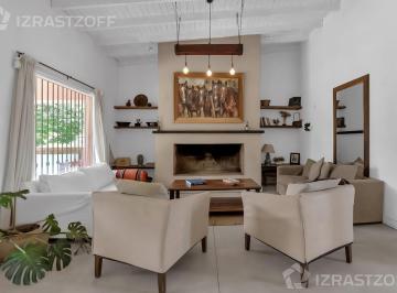 Casa · 191m² · 6 Ambientes · 5 Cocheras · Casa en Alquiler Temporario en San Antonio de Areco