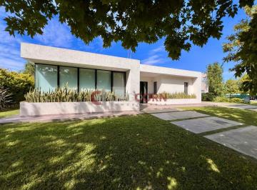 Casa · 237m² · 4 Ambientes · 4 Cocheras · Alquiler Casa 4 Amb Fondo Verde, Terravista, Gral Rodriguez