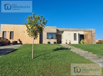 Casa · 277m² · 5 Ambientes · Casa en Venta en Pilara con Vista Al Amplio Verde en El Tonó - Pilar