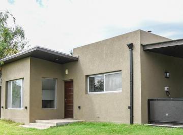 Casa · 97m² · 3 Ambientes · 1 Cochera · Casa 2 Dorm., Jardín y Piscina - Puerto Roldán - Roldán | Venta